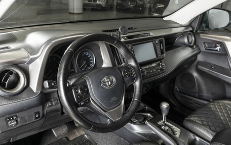 Toyota RAV4, 2018 год, 2 430 000 рублей, 3 фотография