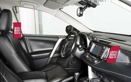 Toyota RAV4, 2018 год, 2 430 000 рублей, 4 фотография