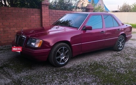 Mercedes-Benz E-Класс, 1993 год, 540 000 рублей, 4 фотография