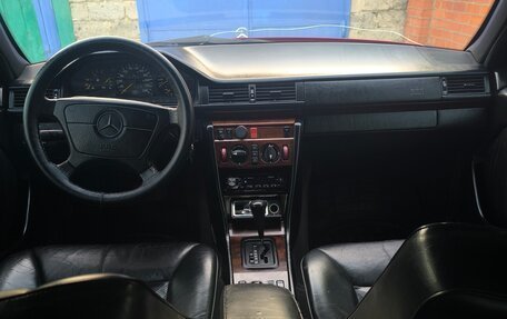 Mercedes-Benz E-Класс, 1993 год, 540 000 рублей, 10 фотография