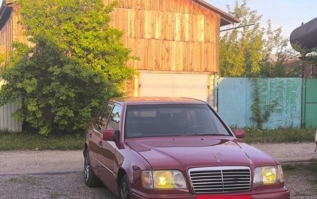 Mercedes-Benz E-Класс, 1993 год, 540 000 рублей, 2 фотография