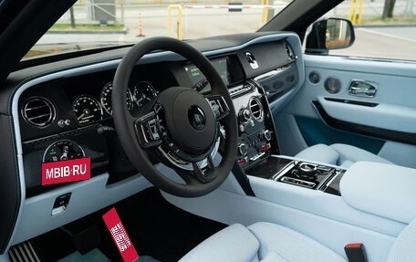 Rolls-Royce Cullinan, 2023 год, 59 800 000 рублей, 38 фотография