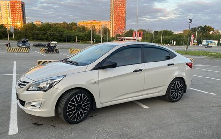 Hyundai Solaris II рестайлинг, 2015 год, 945 000 рублей, 2 фотография