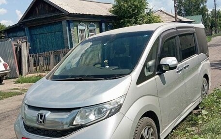 Honda Stepwgn IV, 2016 год, 2 500 000 рублей, 2 фотография