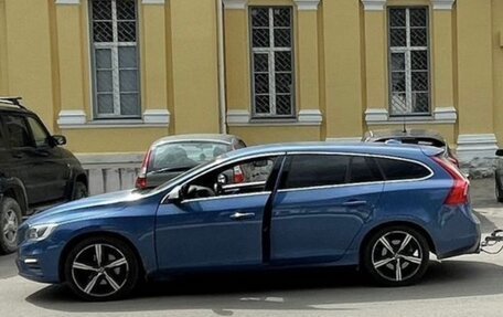 Volvo V60 I, 2018 год, 2 300 000 рублей, 2 фотография