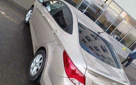 Hyundai Solaris II рестайлинг, 2013 год, 750 000 рублей, 3 фотография