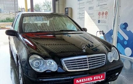 Mercedes-Benz C-Класс, 2003 год, 580 000 рублей, 1 фотография
