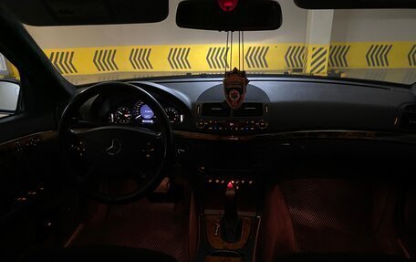 Mercedes-Benz E-Класс, 2005 год, 1 890 000 рублей, 10 фотография