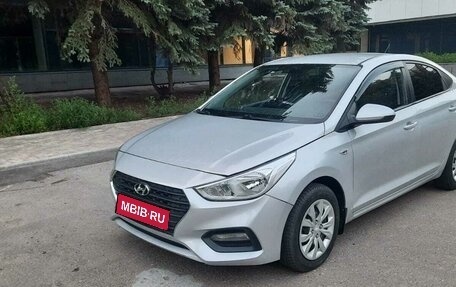 Hyundai Solaris II рестайлинг, 2018 год, 1 050 000 рублей, 1 фотография
