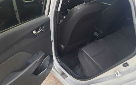 Hyundai Solaris II рестайлинг, 2018 год, 1 050 000 рублей, 11 фотография