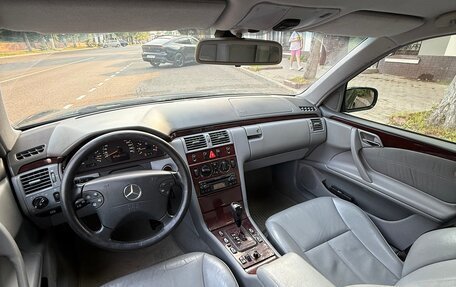 Mercedes-Benz E-Класс, 2001 год, 640 000 рублей, 5 фотография