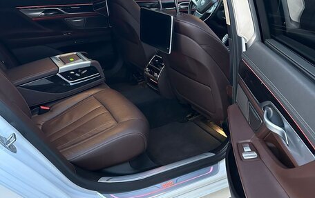 BMW 7 серия, 2018 год, 4 860 000 рублей, 14 фотография