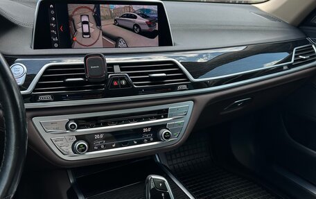 BMW 7 серия, 2018 год, 4 860 000 рублей, 13 фотография