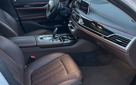 BMW 7 серия, 2018 год, 4 860 000 рублей, 15 фотография