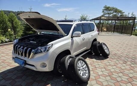 Toyota Land Cruiser Prado 150 рестайлинг 2, 2016 год, 4 100 000 рублей, 16 фотография