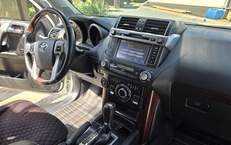 Toyota Land Cruiser Prado 150 рестайлинг 2, 2016 год, 4 100 000 рублей, 5 фотография