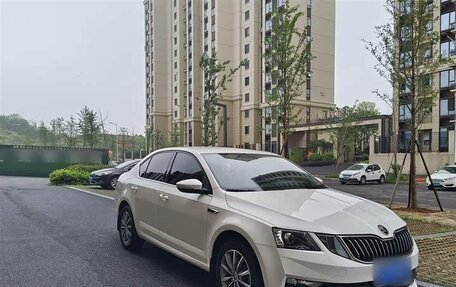 Skoda Octavia, 2021 год, 1 350 000 рублей, 3 фотография
