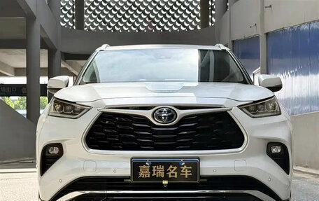 Toyota Highlander, 2022 год, 6 200 275 рублей, 2 фотография