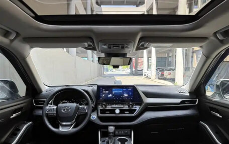 Toyota Highlander, 2022 год, 6 200 275 рублей, 8 фотография