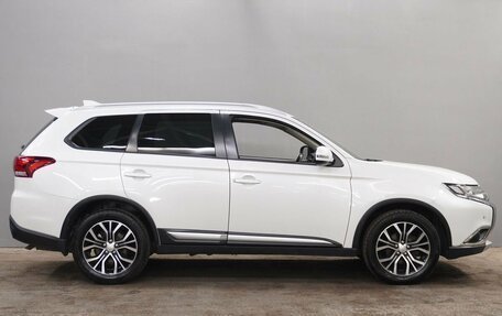 Mitsubishi Outlander III рестайлинг 3, 2018 год, 1 900 000 рублей, 4 фотография