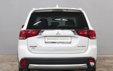Mitsubishi Outlander III рестайлинг 3, 2018 год, 1 900 000 рублей, 6 фотография
