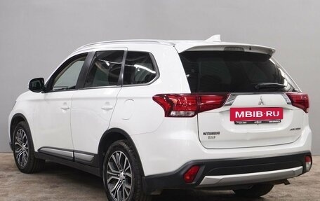 Mitsubishi Outlander III рестайлинг 3, 2018 год, 1 900 000 рублей, 7 фотография