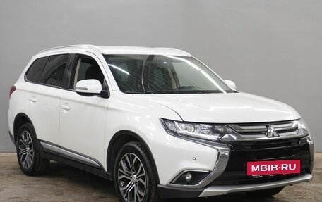 Mitsubishi Outlander III рестайлинг 3, 2018 год, 1 900 000 рублей, 3 фотография