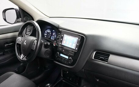 Mitsubishi Outlander III рестайлинг 3, 2018 год, 1 900 000 рублей, 11 фотография