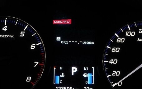 Mitsubishi Outlander III рестайлинг 3, 2018 год, 1 900 000 рублей, 17 фотография