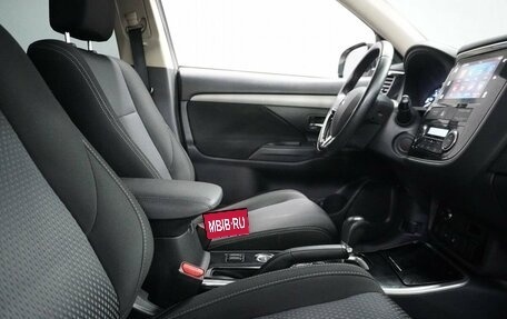 Mitsubishi Outlander III рестайлинг 3, 2018 год, 1 900 000 рублей, 12 фотография