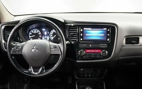 Mitsubishi Outlander III рестайлинг 3, 2018 год, 1 900 000 рублей, 13 фотография
