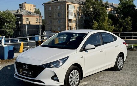 Hyundai Solaris II рестайлинг, 2022 год, 1 200 000 рублей, 2 фотография