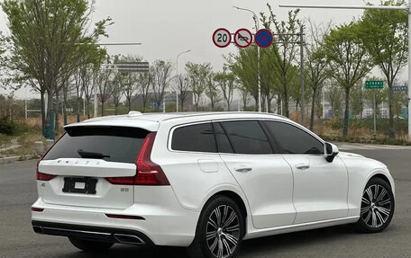 Volvo V60 II, 2021 год, 2 590 099 рублей, 4 фотография