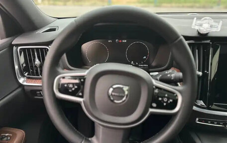 Volvo V60 II, 2021 год, 2 590 099 рублей, 11 фотография