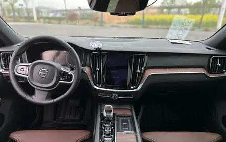 Volvo V60 II, 2021 год, 2 590 099 рублей, 15 фотография