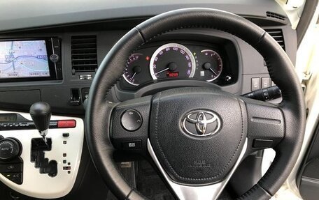 Toyota ISis I, 2017 год, 1 023 000 рублей, 9 фотография