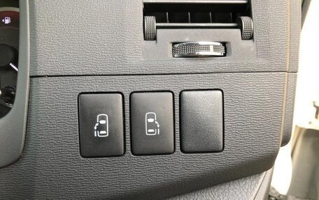 Toyota ISis I, 2017 год, 1 023 000 рублей, 11 фотография