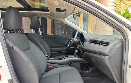 Honda Vezel, 2022 год, 1 730 000 рублей, 10 фотография