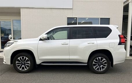 Toyota Land Cruiser Prado 150 рестайлинг 2, 2021 год, 3 313 000 рублей, 3 фотография