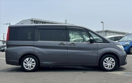 Honda Stepwgn IV, 2016 год, 1 405 000 рублей, 5 фотография