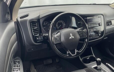 Mitsubishi Outlander III рестайлинг 3, 2016 год, 1 419 999 рублей, 8 фотография