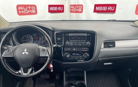 Mitsubishi Outlander III рестайлинг 3, 2016 год, 1 419 999 рублей, 9 фотография