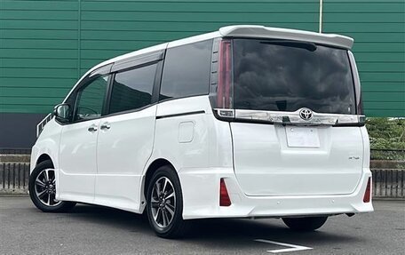 Toyota Noah III, 2021 год, 1 807 000 рублей, 7 фотография