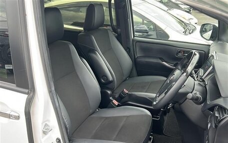 Toyota Noah III, 2021 год, 1 807 000 рублей, 15 фотография