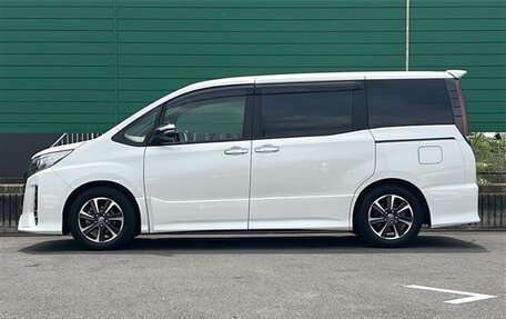 Toyota Noah III, 2021 год, 1 807 000 рублей, 5 фотография