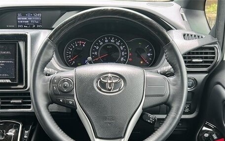 Toyota Noah III, 2021 год, 1 807 000 рублей, 9 фотография
