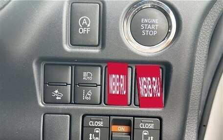 Toyota Noah III, 2021 год, 1 807 000 рублей, 13 фотография
