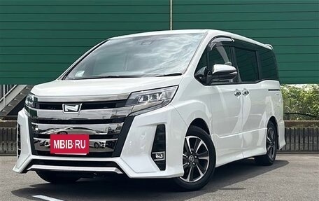 Toyota Noah III, 2021 год, 1 807 000 рублей, 3 фотография