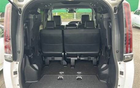 Toyota Noah III, 2021 год, 1 807 000 рублей, 20 фотография