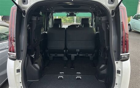 Toyota Noah III, 2021 год, 1 807 000 рублей, 21 фотография